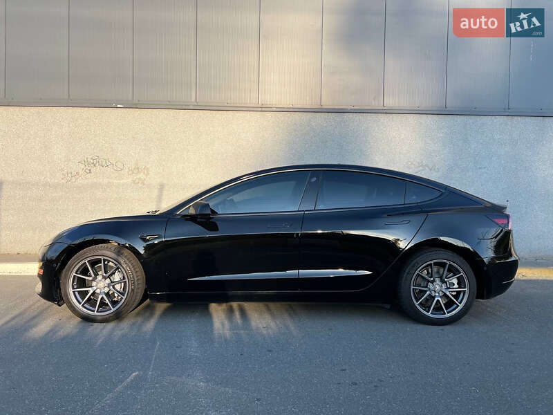 Седан Tesla Model 3 2021 в Ирпене