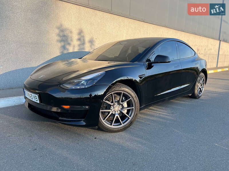 Седан Tesla Model 3 2021 в Ирпене
