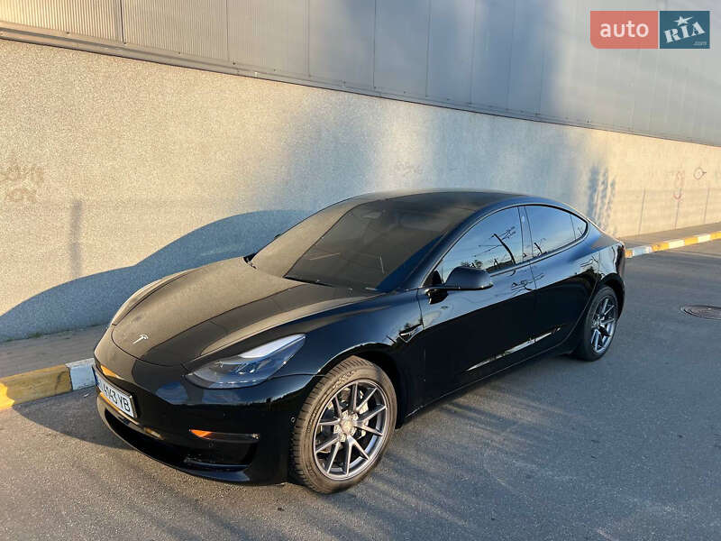 Седан Tesla Model 3 2021 в Ирпене