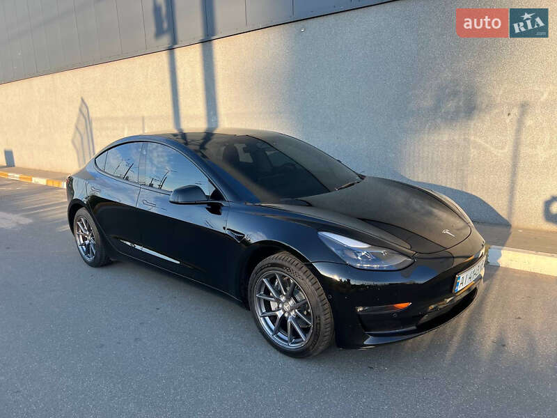 Седан Tesla Model 3 2021 в Ирпене