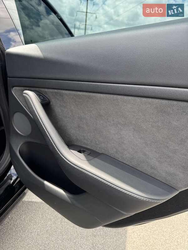 Седан Tesla Model 3 2021 в Ирпене