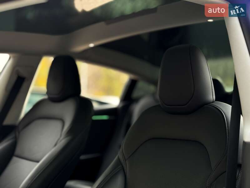 Седан Tesla Model 3 2024 в Києві