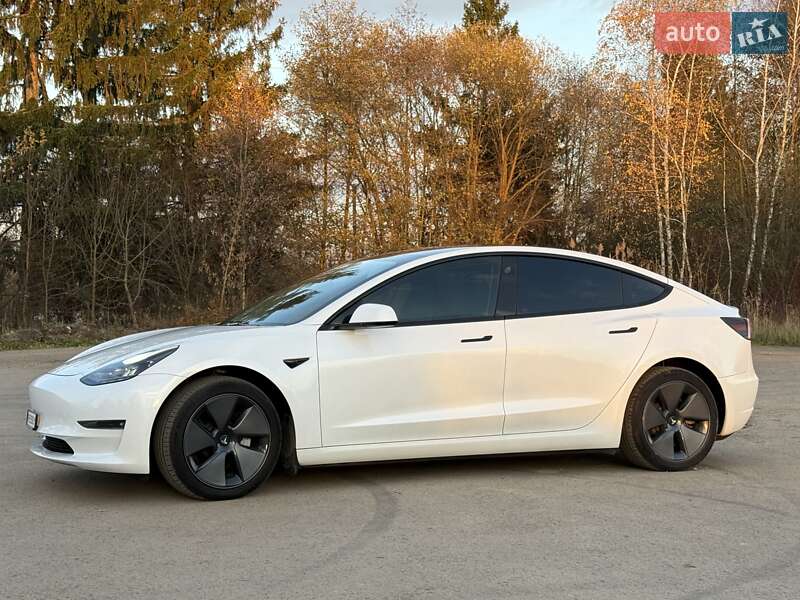 Седан Tesla Model 3 2021 в Трускавці