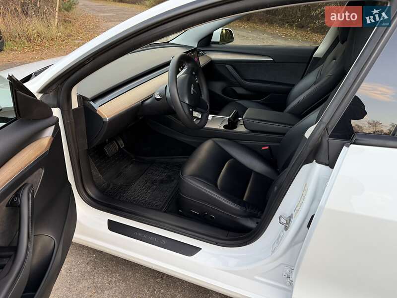 Седан Tesla Model 3 2021 в Трускавці