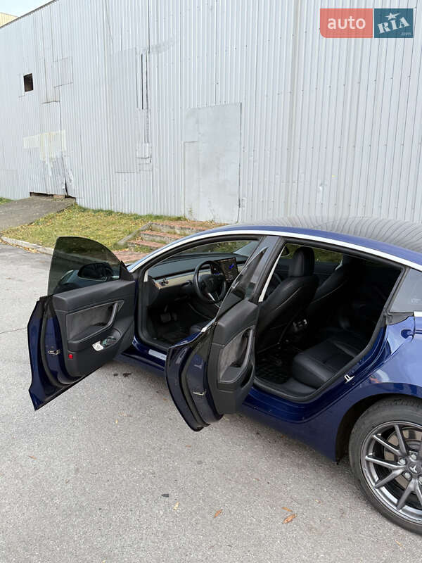 Седан Tesla Model 3 2018 в Полтаві