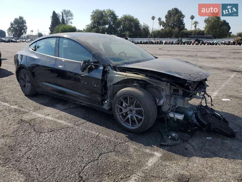Седан Tesla Model 3 2021 в Луцке