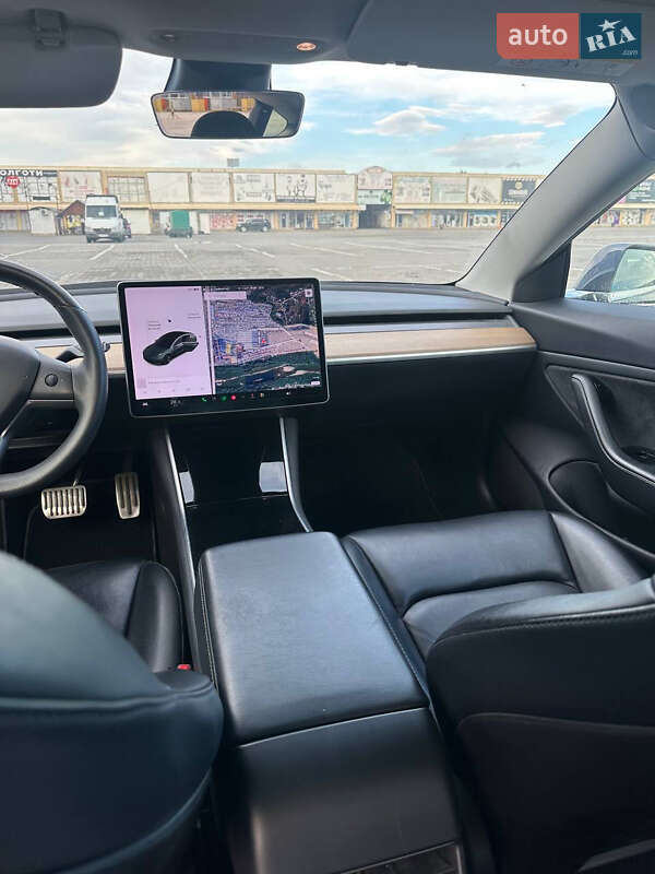 Седан Tesla Model 3 2020 в Черновцах