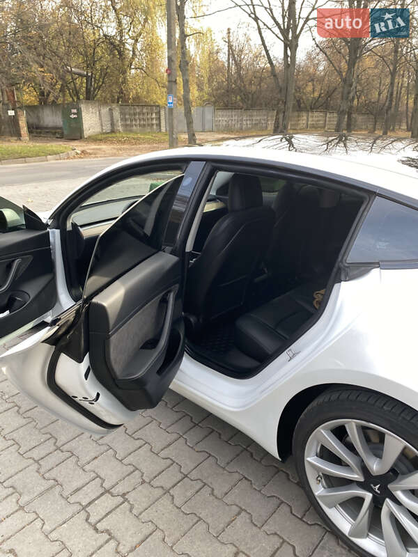 Седан Tesla Model 3 2020 в Львове фото 12 Седан Tesla Model 3 2020 в Львове