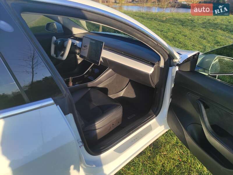 Седан Tesla Model 3 2018 в Львове фото 12 Седан Tesla Model 3 2018 в Львове