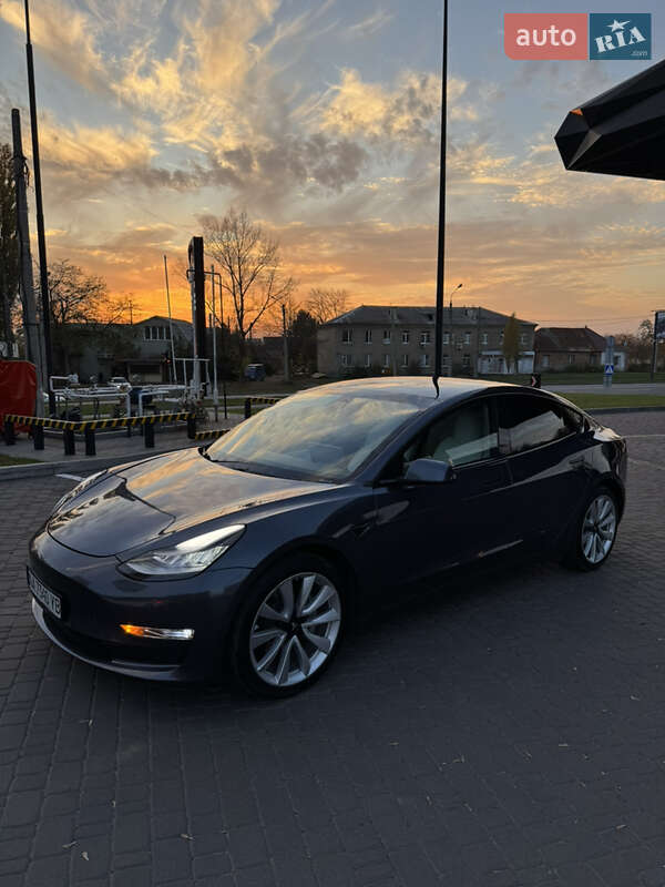 Седан Tesla Model 3 2020 в Харкові