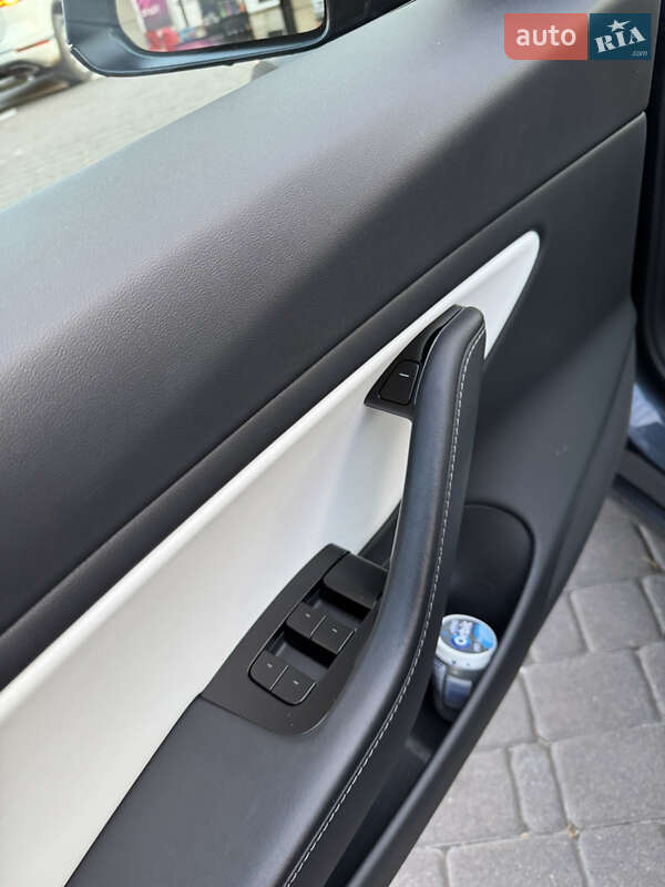 Седан Tesla Model 3 2020 в Харкові