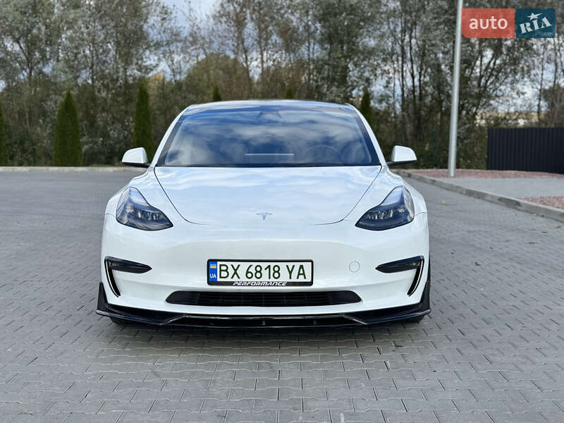 Седан Tesla Model 3 2023 в Хмельницком