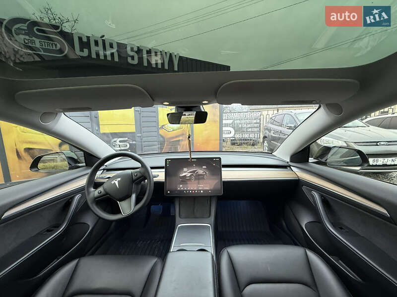 Седан Tesla Model 3 2022 в Стрию