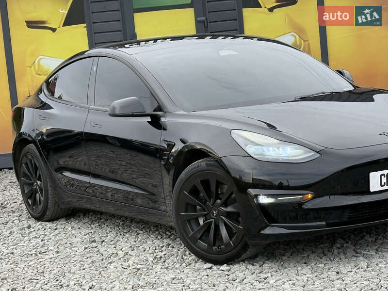 Седан Tesla Model 3 2022 в Стрию