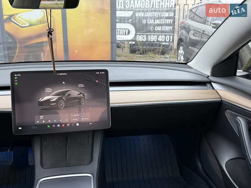 Седан Tesla Model 3 2022 в Стрию