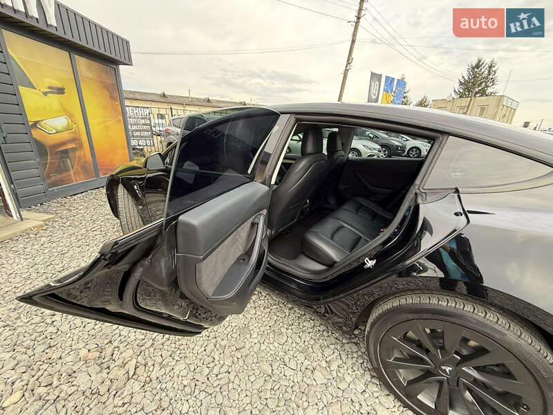 Седан Tesla Model 3 2022 в Стрию