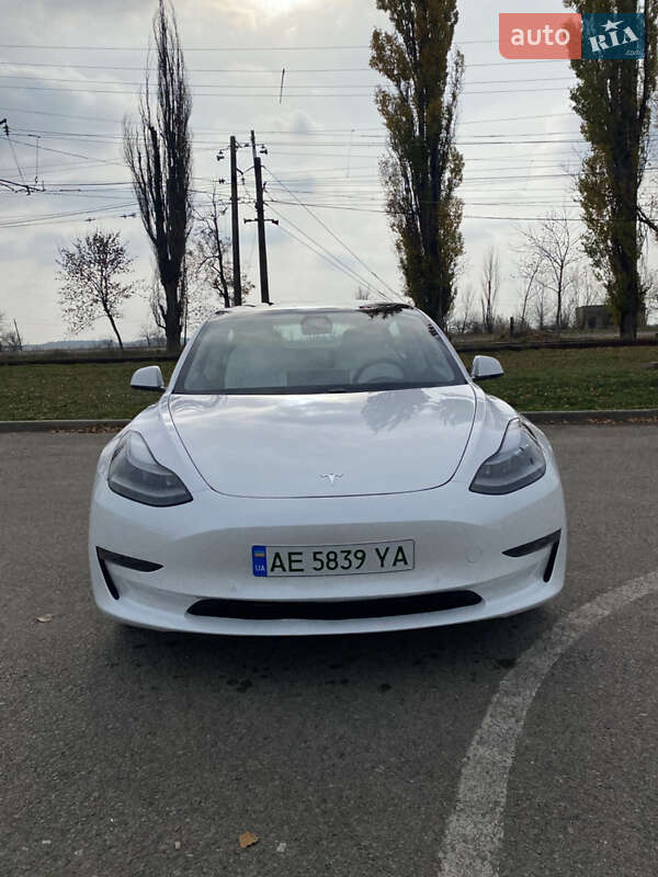 Tesla Model 3 2021