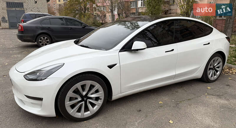 Седан Tesla Model 3 2022 в Киеве