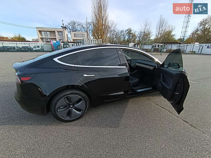 Седан Tesla Model 3 2019 в Києві