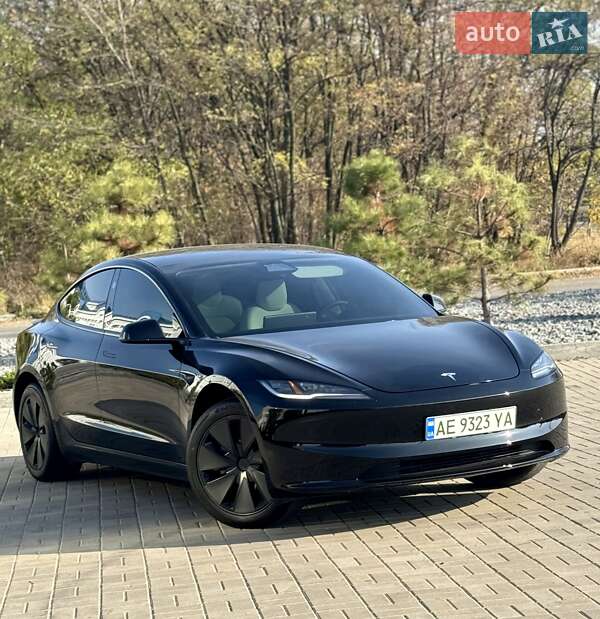 Седан Tesla Model 3 2024 в Днепре