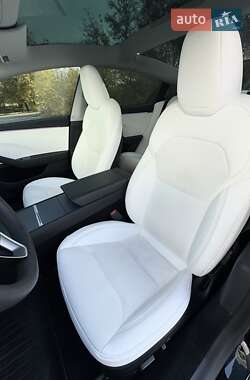 Седан Tesla Model 3 2024 в Днепре