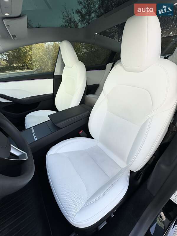 Седан Tesla Model 3 2024 в Днепре