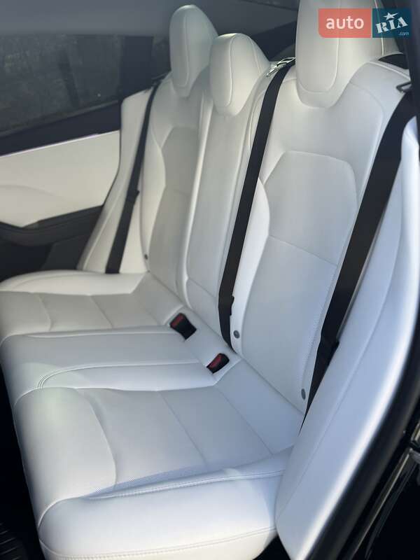 Седан Tesla Model 3 2024 в Днепре