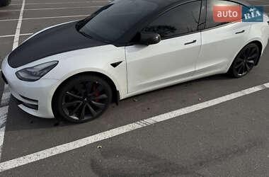 Седан Tesla Model 3 2020 в Киеве