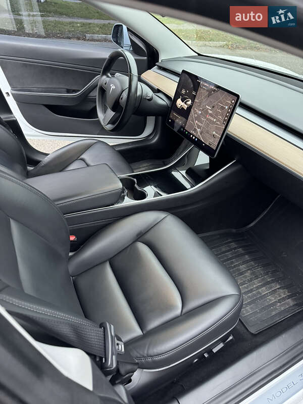 Седан Tesla Model 3 2018 в Харкові