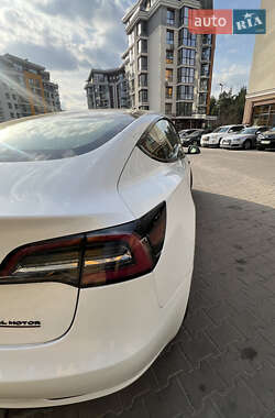 Седан Tesla Model 3 2019 в Буче