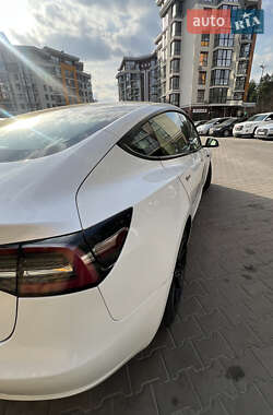 Седан Tesla Model 3 2019 в Буче