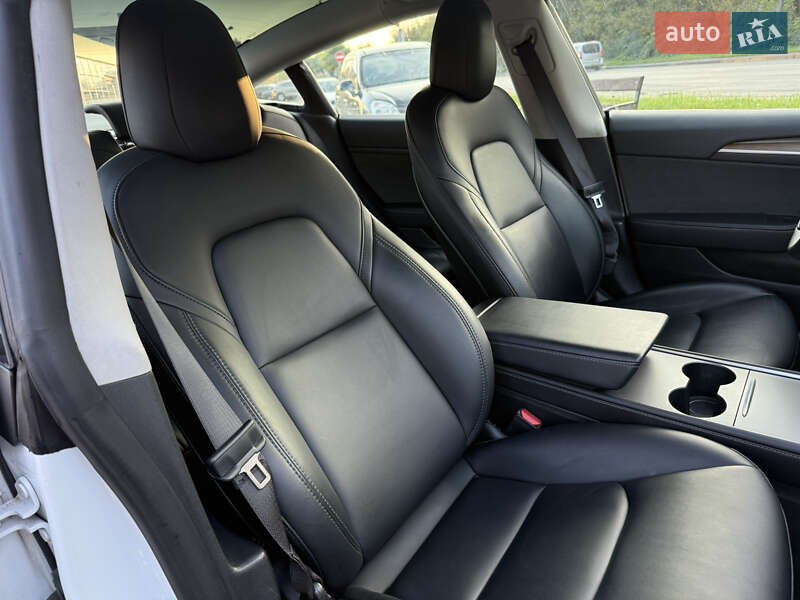 Седан Tesla Model 3 2022 в Луцьку