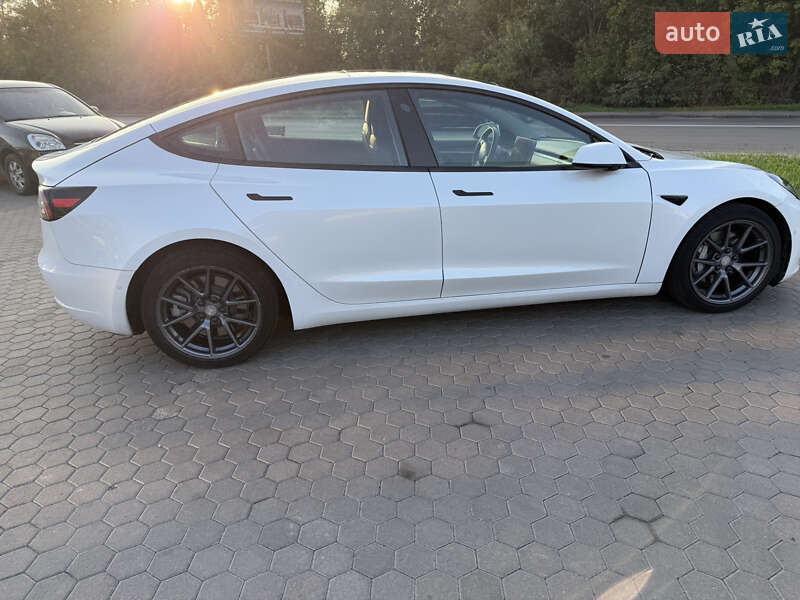 Седан Tesla Model 3 2022 в Луцьку