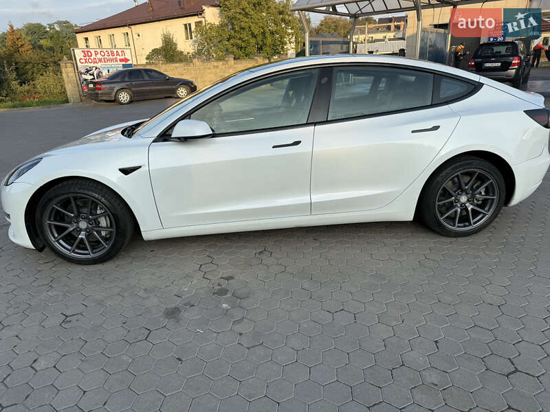 Седан Tesla Model 3 2022 в Луцьку