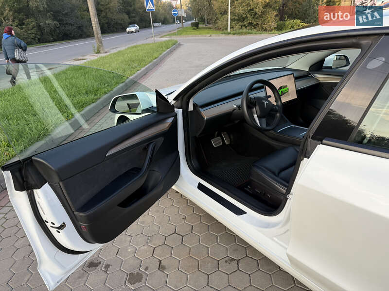 Седан Tesla Model 3 2022 в Луцьку