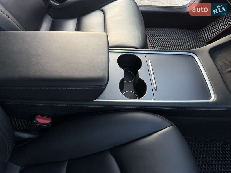 Седан Tesla Model 3 2022 в Луцьку