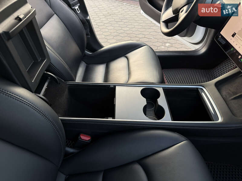 Седан Tesla Model 3 2022 в Луцьку