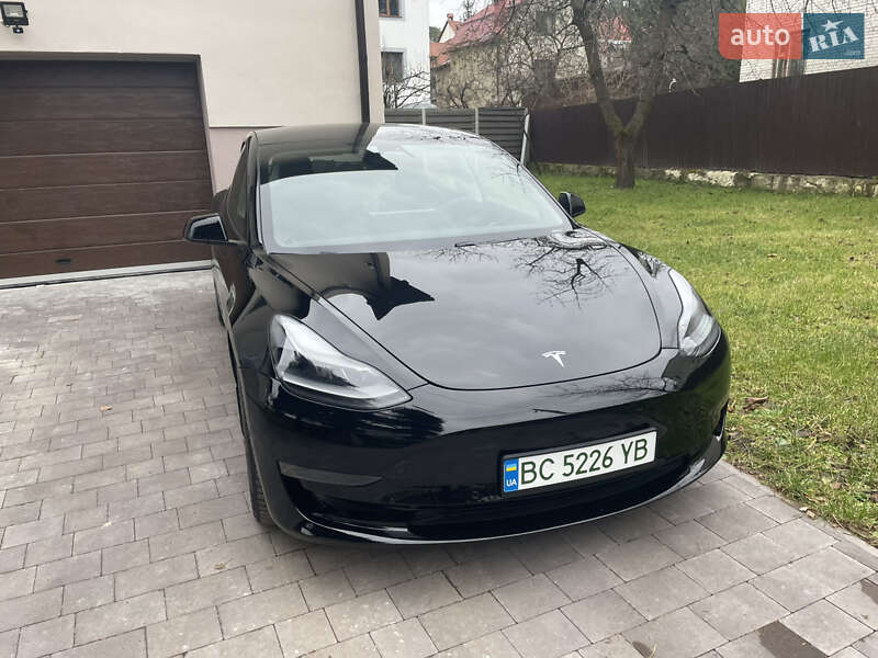 Седан Tesla Model 3 2021 в Львове