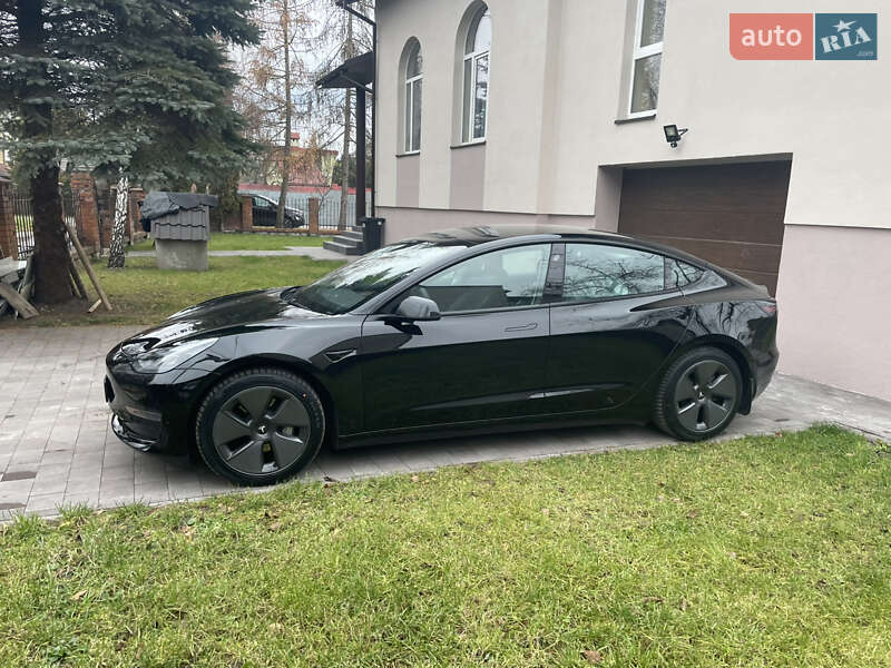 Седан Tesla Model 3 2021 в Львове