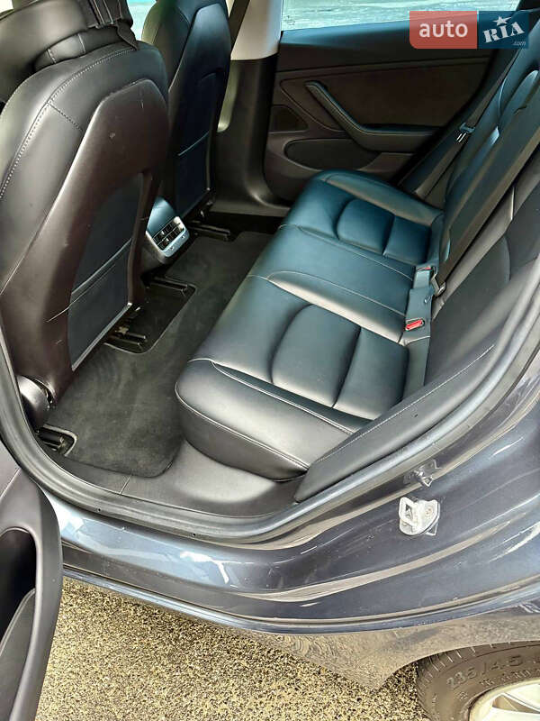 Седан Tesla Model 3 2019 в Киеве