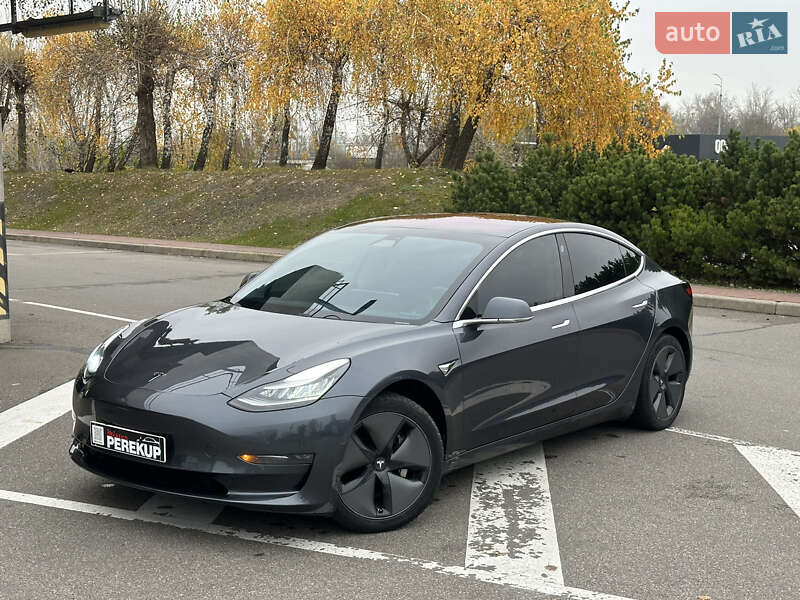 Седан Tesla Model 3 2018 в Киеве
