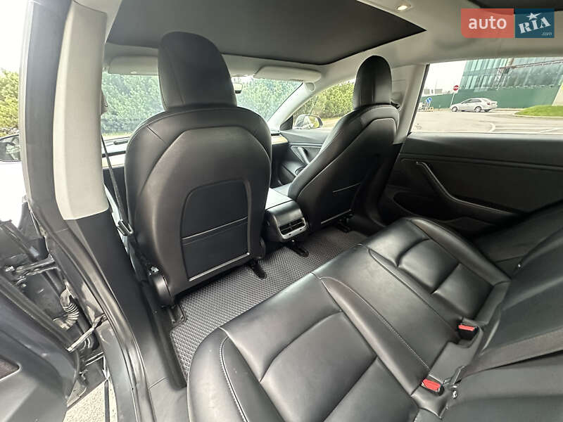 Седан Tesla Model 3 2018 в Киеве