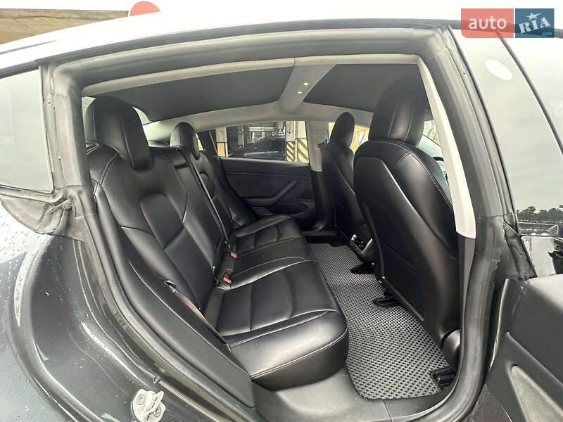 Седан Tesla Model 3 2018 в Киеве