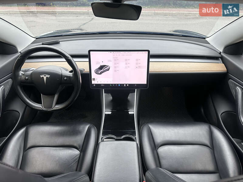 Седан Tesla Model 3 2018 в Киеве
