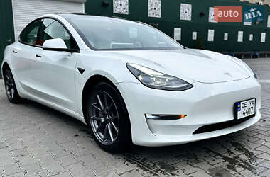 Седан Tesla Model 3 2021 в Чернівцях