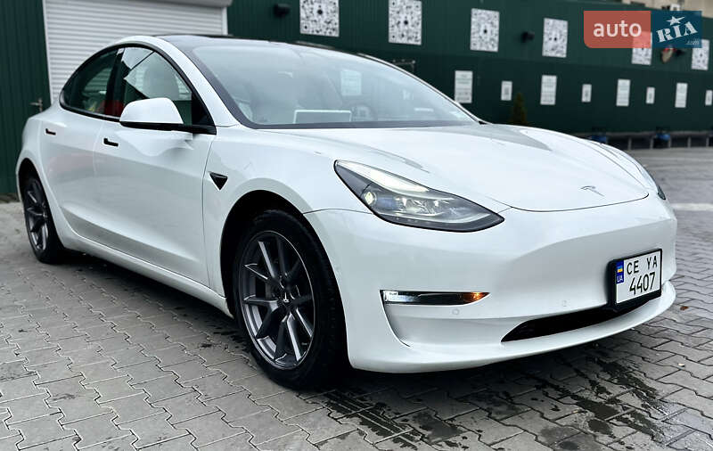 Седан Tesla Model 3 2021 в Черновцах