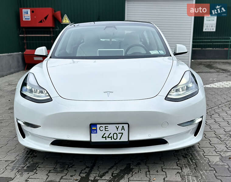 Седан Tesla Model 3 2021 в Черновцах