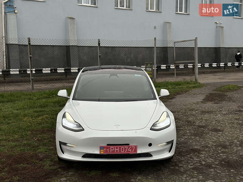 Седан Tesla Model 3 2018 в Ровно