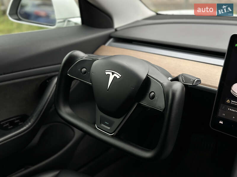 Седан Tesla Model 3 2018 в Ровно