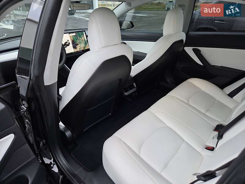 Седан Tesla Model 3 2020 в Києві